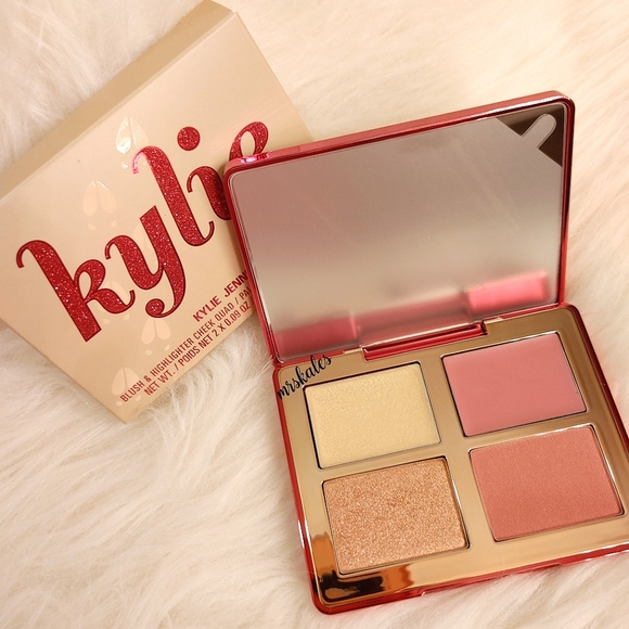Kylie Holiday Blush & Highlighter Palette - Picture 15 of 16